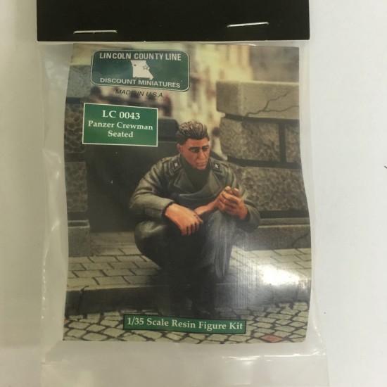 1/35 Panzer Crewman Seated