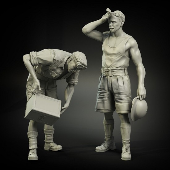 1/35 British RAC North Africa Refuelling Soldiers set (2 figures)