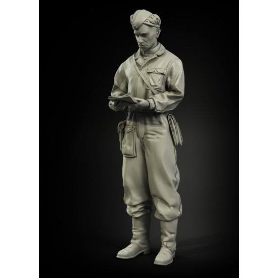 1/35 Soviet Tank Commander 