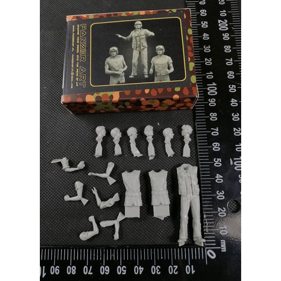 1/35 USMC (PTO) Late Sherman Tank Crew (3 figures)