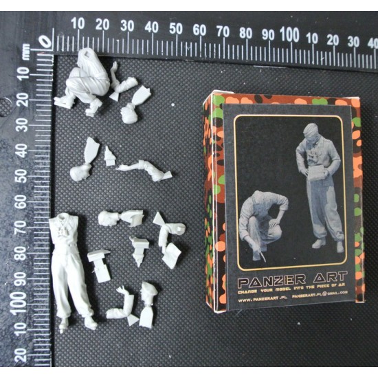 1/35 Waffen-SS Tankers Set (2 figures)