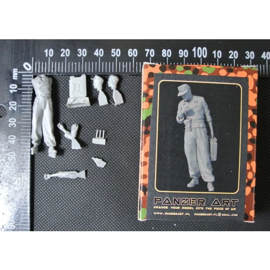 1/35 Waffen-SS Tanker Carrying Fuel Canister