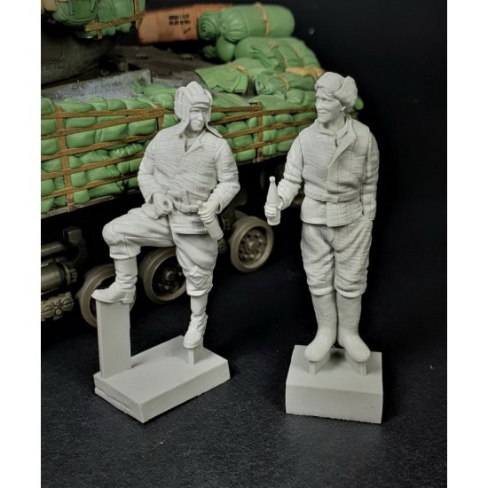 1/35 Soviet Tankers at Rest Set