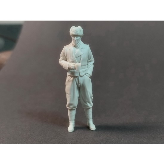 1/35 German Tank Officer in Winter Coat No.2