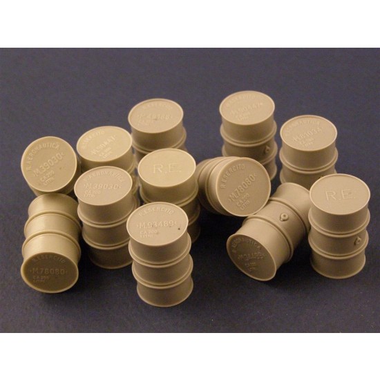 1/35 WWII Italian Fuel Drums (200L) (12pcs)