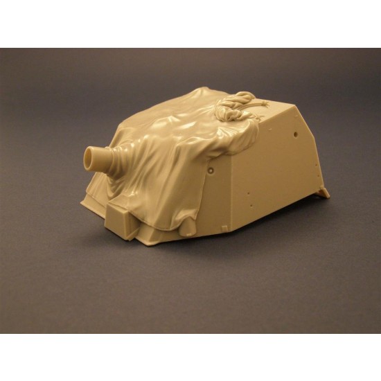 1/35 German Sturmpanzer IV "Brummbar" with Canvas Cover