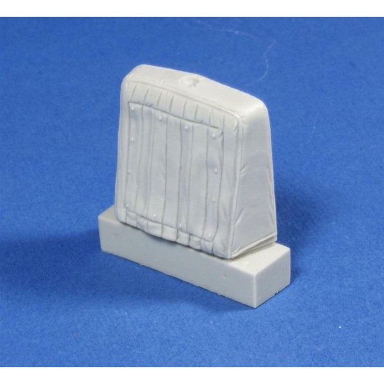 1/35 Cooler Mask with Canvas Cover for WWII German SdKfz.7