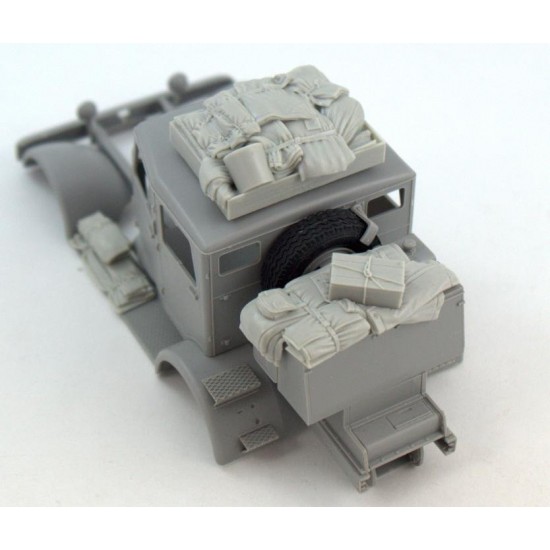 1/35 German Hanomag SS100 Stowage Set