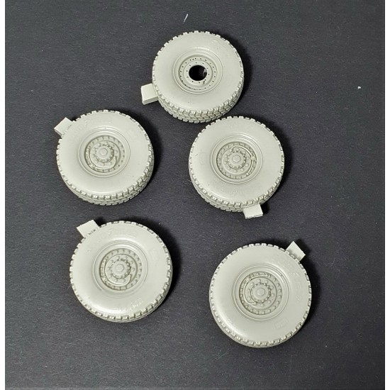 1/35 M1078 LMTV Road Wheels (Goodyear)