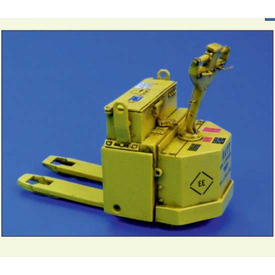 1/48 Pallet Truck Blue Giant