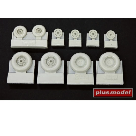 1/72 Boeing KC-97 Stratotanker Front and Main Wheels