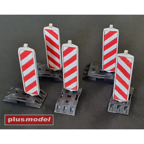 1/35 Directional Boards (5 pedestals, 5 boards)