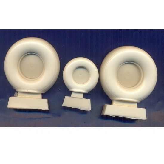1/32 Consolidated B-24 Liberator Wheels (loaded)