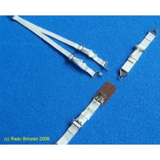 1/32 USAF/USN Seatbelts - White (Pre-cut Belts w/Photo-Etched Buckles)