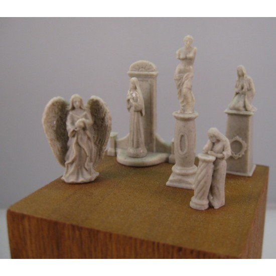 1/16, 1/35, 1/72 Small Statues and Pedestals Set (5 statues and 2 pedestals)