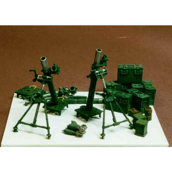 1/35 3inch Mortar (3 pieces, Two in firing position & One folded for transport)