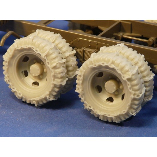 1/35 GMC Front & Rear Wheels with Chains for Tamiya kits