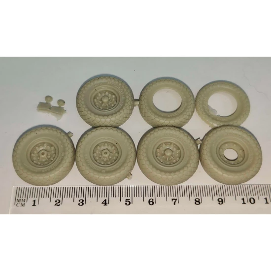 1/35 LRDG Command Car Good Year Wheels for Tamiya kits