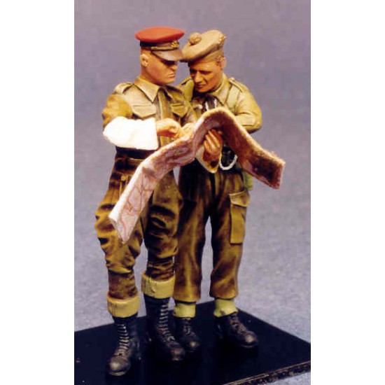 1/35 "2nd Left" Motorcycle MP and Officer Looking Over Map