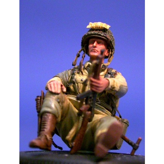 1/35 US Paratrooper Seated with Thompson Gun (Normandy 1944)(1 figure)
