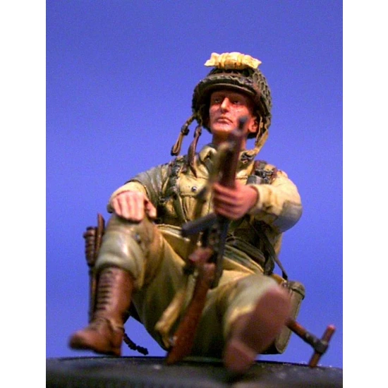 1/35 US Paratrooper Seated with Thompson Gun (Normandy 1944)(1 figure)