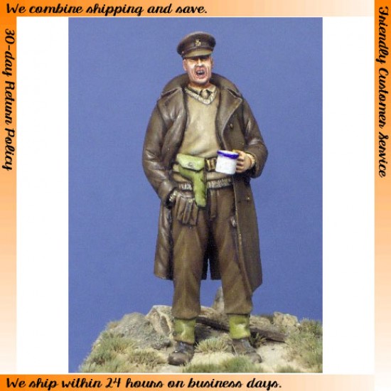 1/35 British Artillery Officer in Greatcoat (25 Pounder Crew)(1 figure)