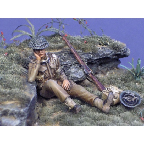 1/35 British Soldier Sleeping "Head on Hands" (1 figure)