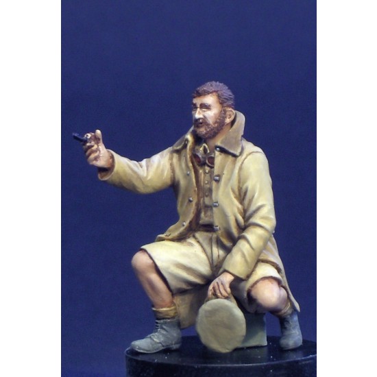 1/35 British LRDG Figure No.3 Officer Seated (1 figure)