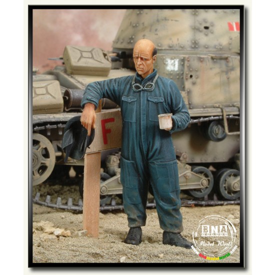 1/35 WWII Italian Tank Crew/Tanker