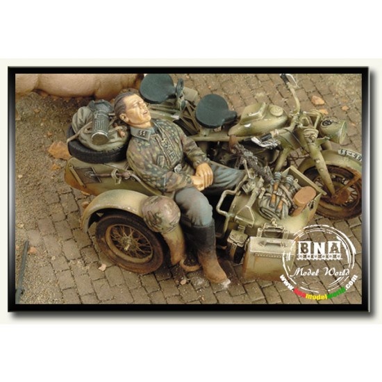 1/35 WWII Sleeping SS Grenadier