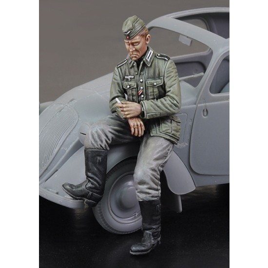 1/35 WWII German Citroen Driver (1 Figure)