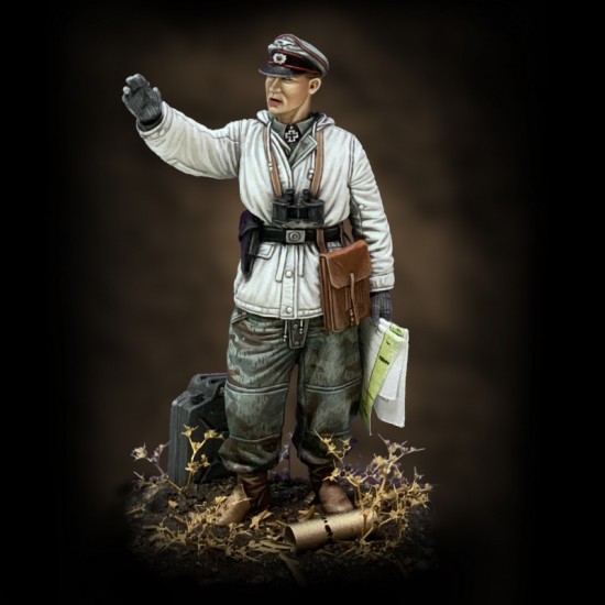 1/35 WWII German Tanker in Winter Dress