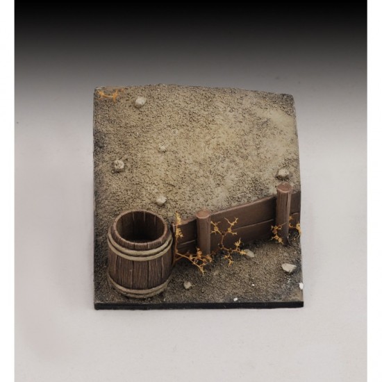 1/35 - 1/32 Base (40mm x 40mm) with Bucket and Wooden Wall