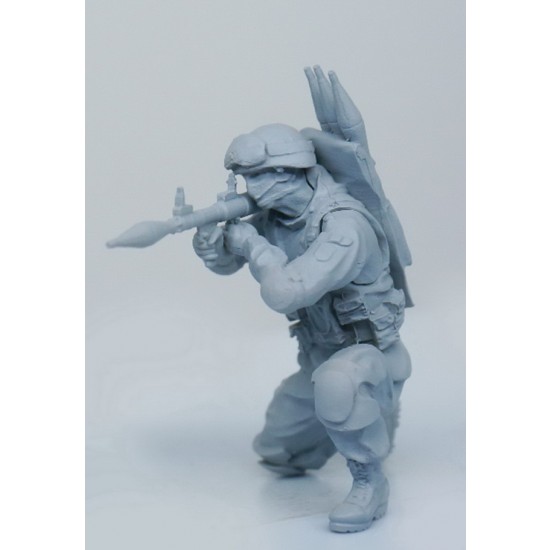1/35 Russian RPG Bazooka Shooter (resin soldier)