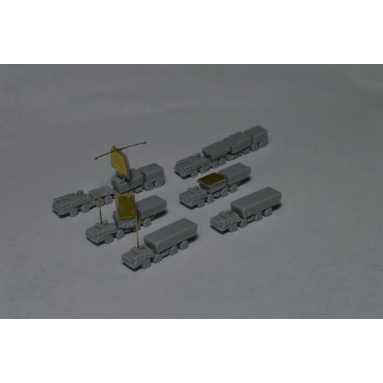 1/700 Russian S300 Radar Vehicle & Air Defence Command Post (3pcs)