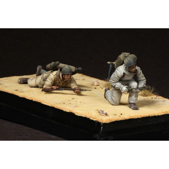 1/35 Flamethrower team Italian Guastatori in North Africa (2 figures)