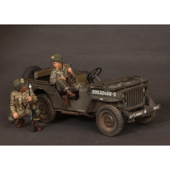 1/35 US Airborne Bar Gunner and Airborne on Rest (2 figures)
