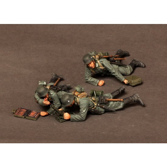 1/35 German 5cm Mortar Granatwerfer 36 Team 1939-42 (3 figures w/mortar)