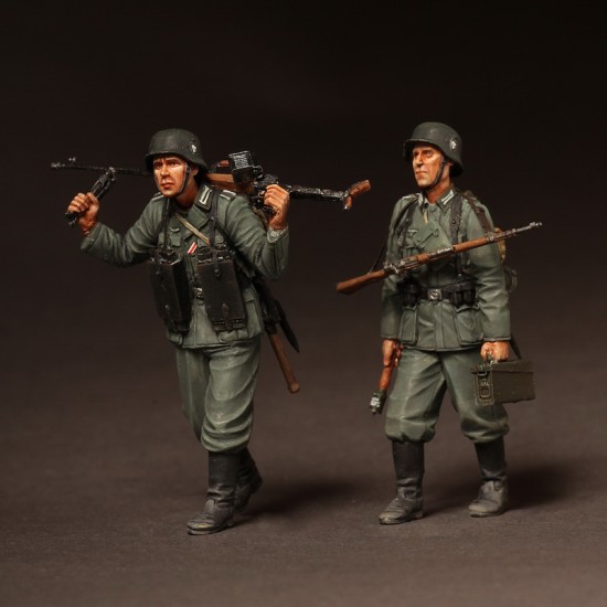 1/35 German Infantryman on March 1939-42 (2 figures)