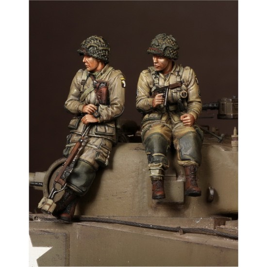 1/35 1 Lieutenant & Sergeant 101st Airborne Division for Sherman (2 figures)