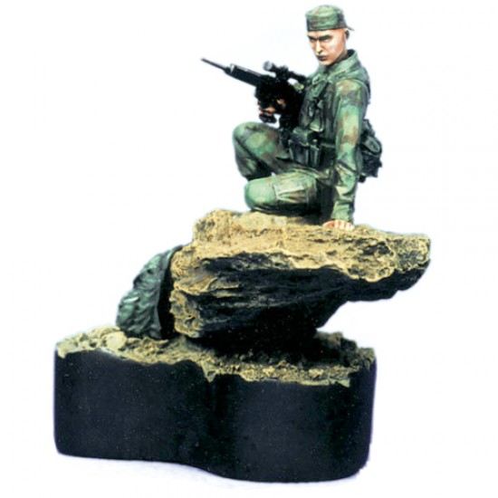 1/35 US Sniper Grenada (figure w/base)