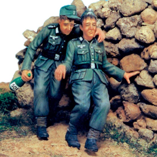 1/35 Drunken Soldier (2 figures, Base Not Included)