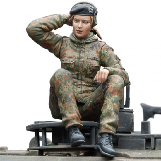 1/16 Bundeswehr Female Tank Gunner