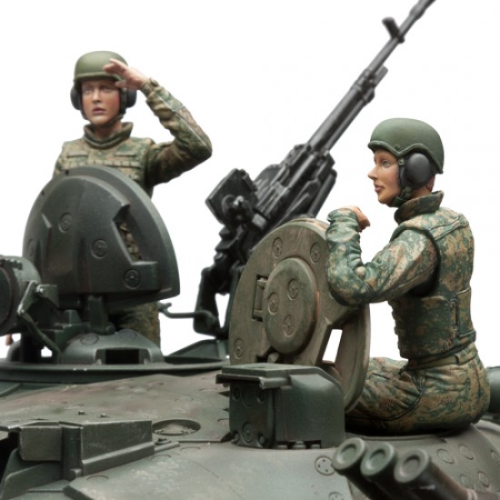 1/16 Russian Female Tank Commander & Gunner (2 figures)