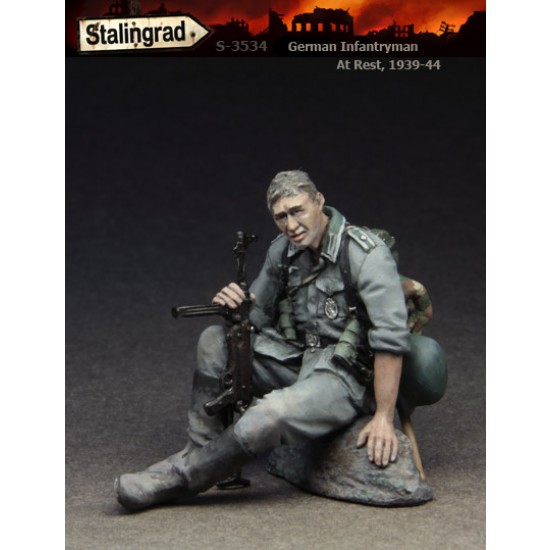 1/35 German Infantryman at Rest 1939-1944 Vol.4 (1 figure)