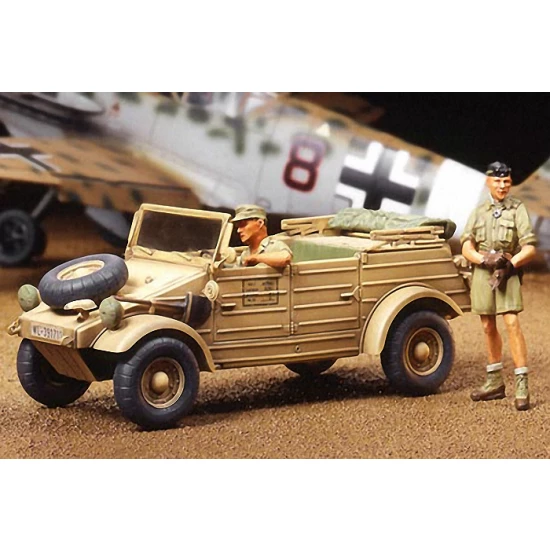 1/48 Kubelwagen Type 82 Africa Corps with Figures