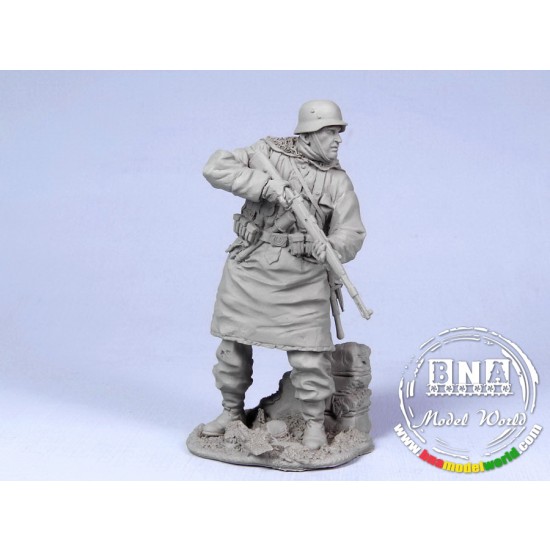 1/35 German Infantry SS #2, Kharkov Winter 1943 w/Base (1 Resin Figure)