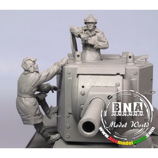 1/35 Soviet Tank Crew for KV-2, Winter 1939-1944 (2 Resin Figures)