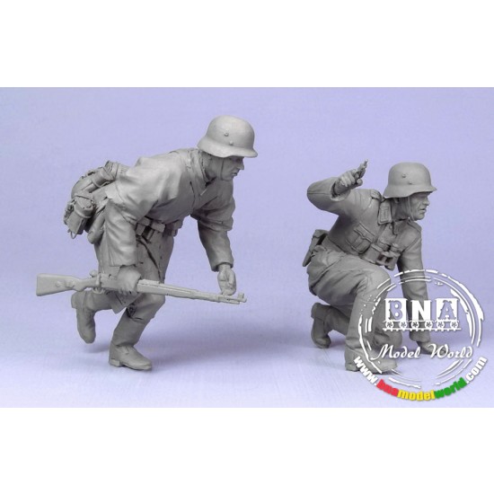 1/35 German Officer and Infantryman, Summer 1939-1943 (2 Resin Figures)