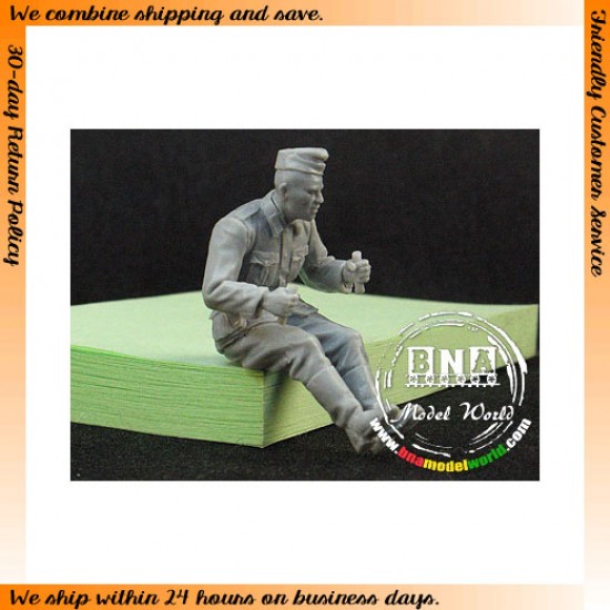 1/35 German Driver, Summer 1941-1945 (1 Resin Figure)